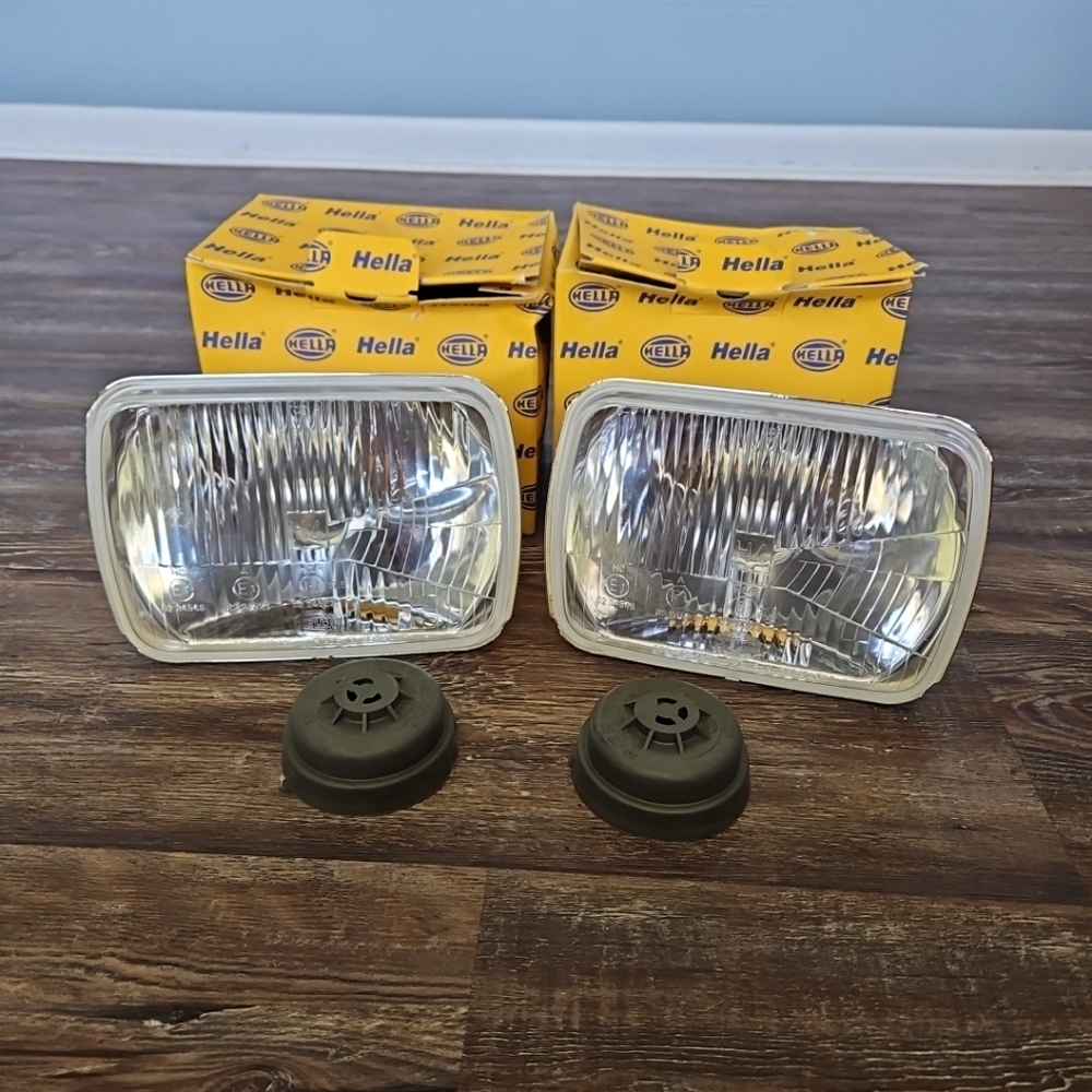 LOT OF 2 HELLA H4 INSERT CONVERSION HEADLIGHTS 190X132MM W/DUST COVER- 003427011